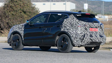 Nissan Qashqai facelift spy rear quarter