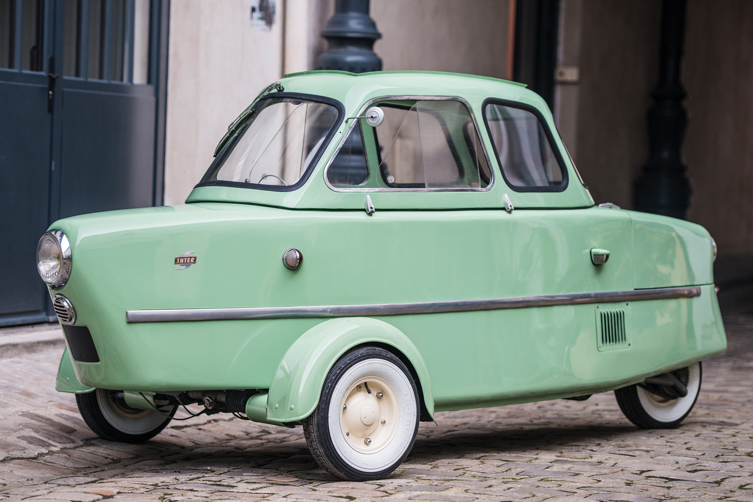 RM Sotheby's 2017 Paris auction - 1958 Inter 175A Berline