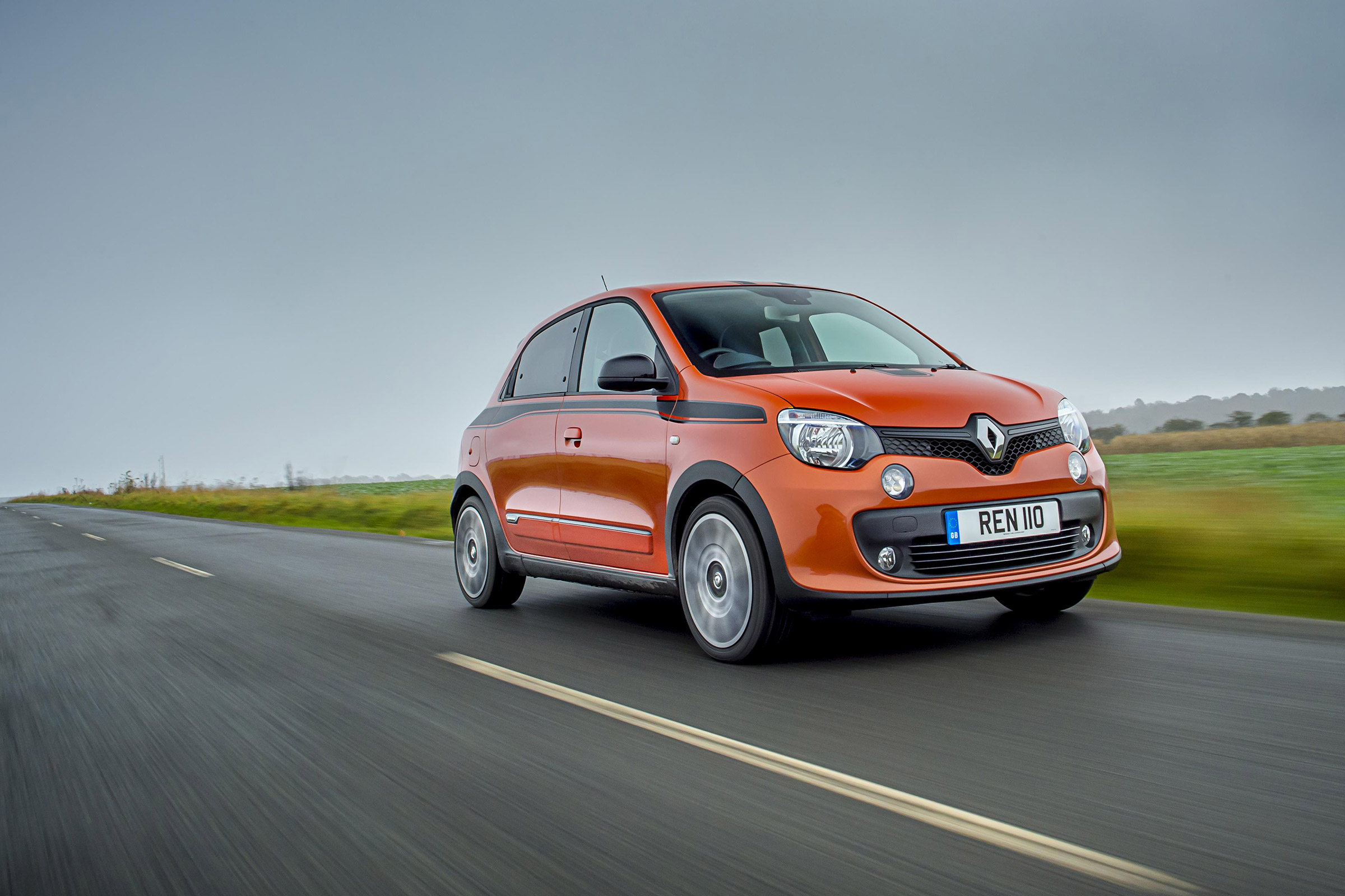 Renault Twingo GT - front tracking