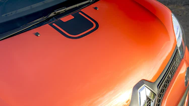 Renault Twingo GT - bonnet details