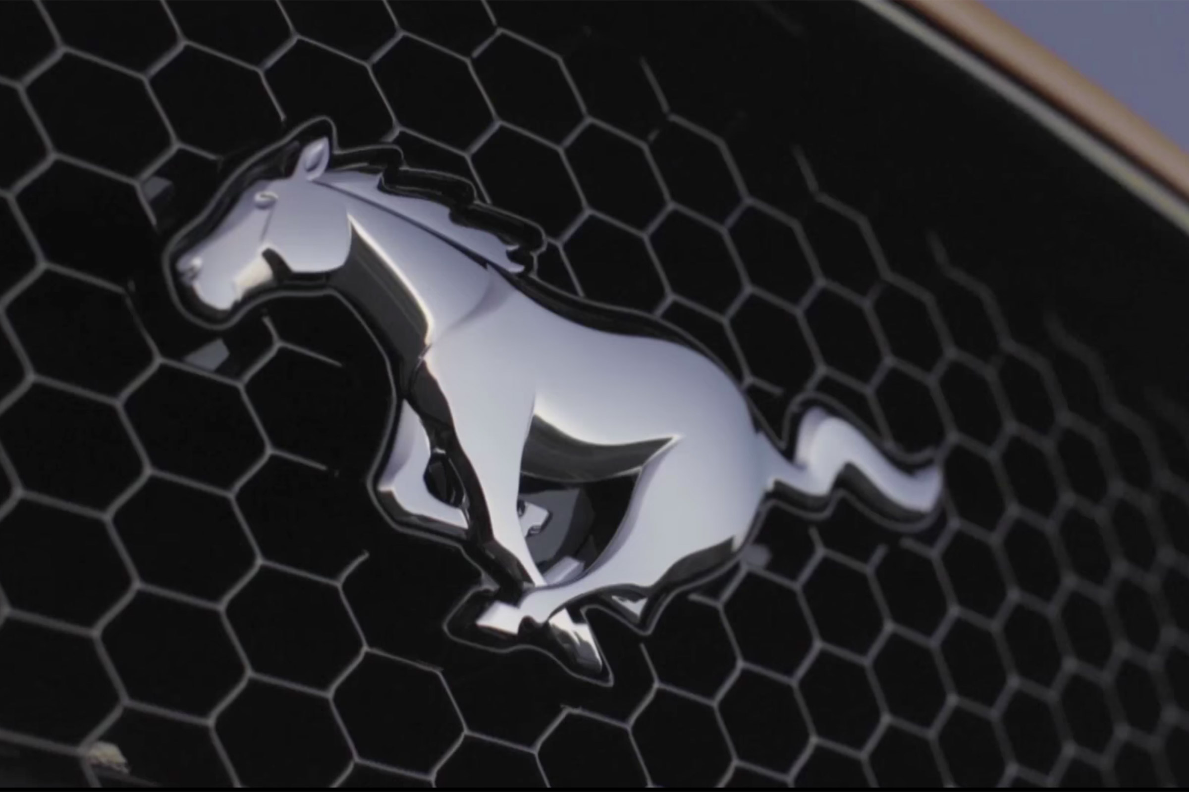 Ford Mustang Facelift leak badge