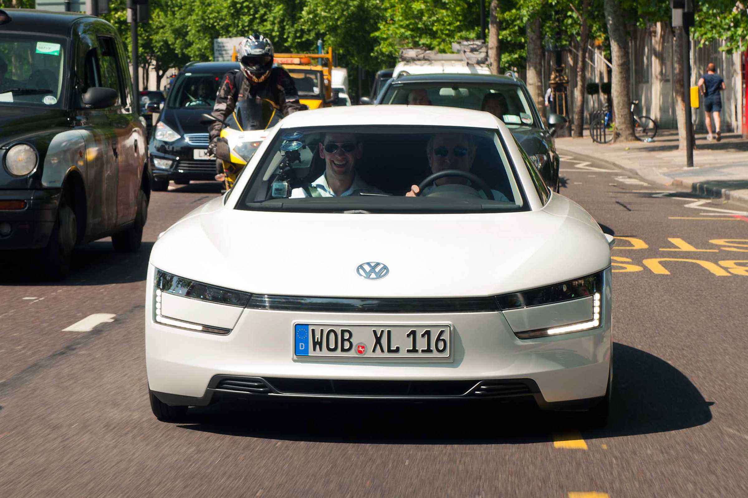 Volkswagen XL1 - full front