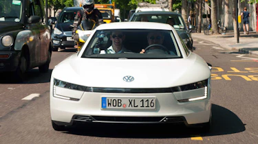 Volkswagen XL1 - full front