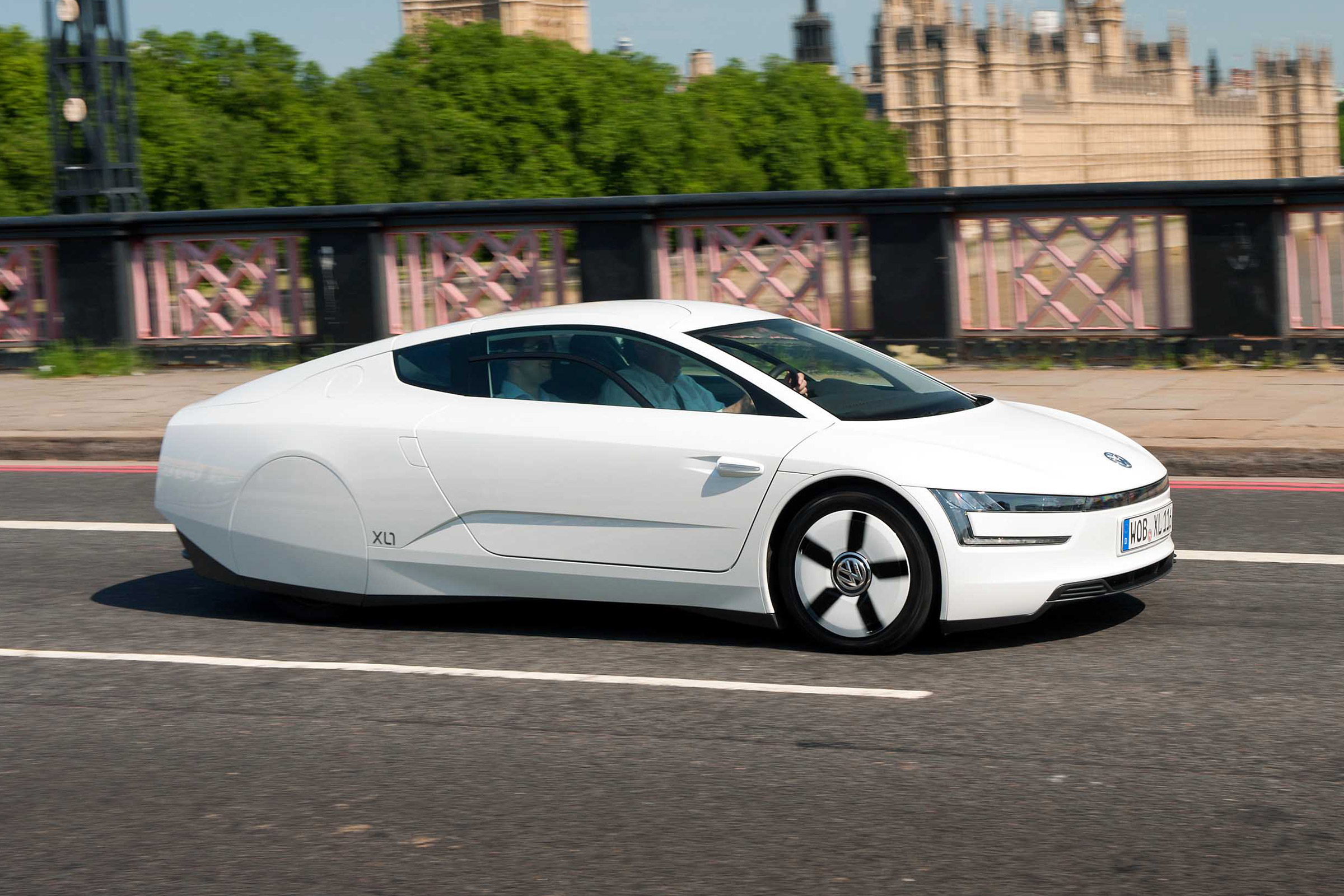 Volkswagen XL1 - action