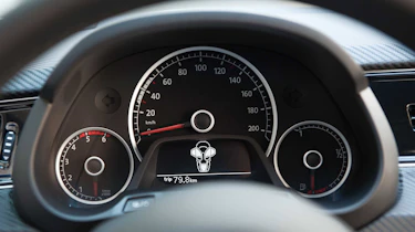 Volkswagen XL1 - dials