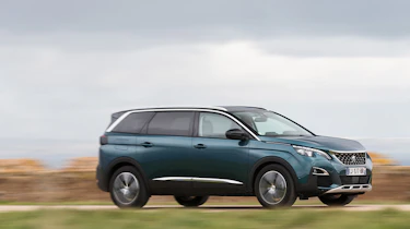 Peugeot 5008 2017 side