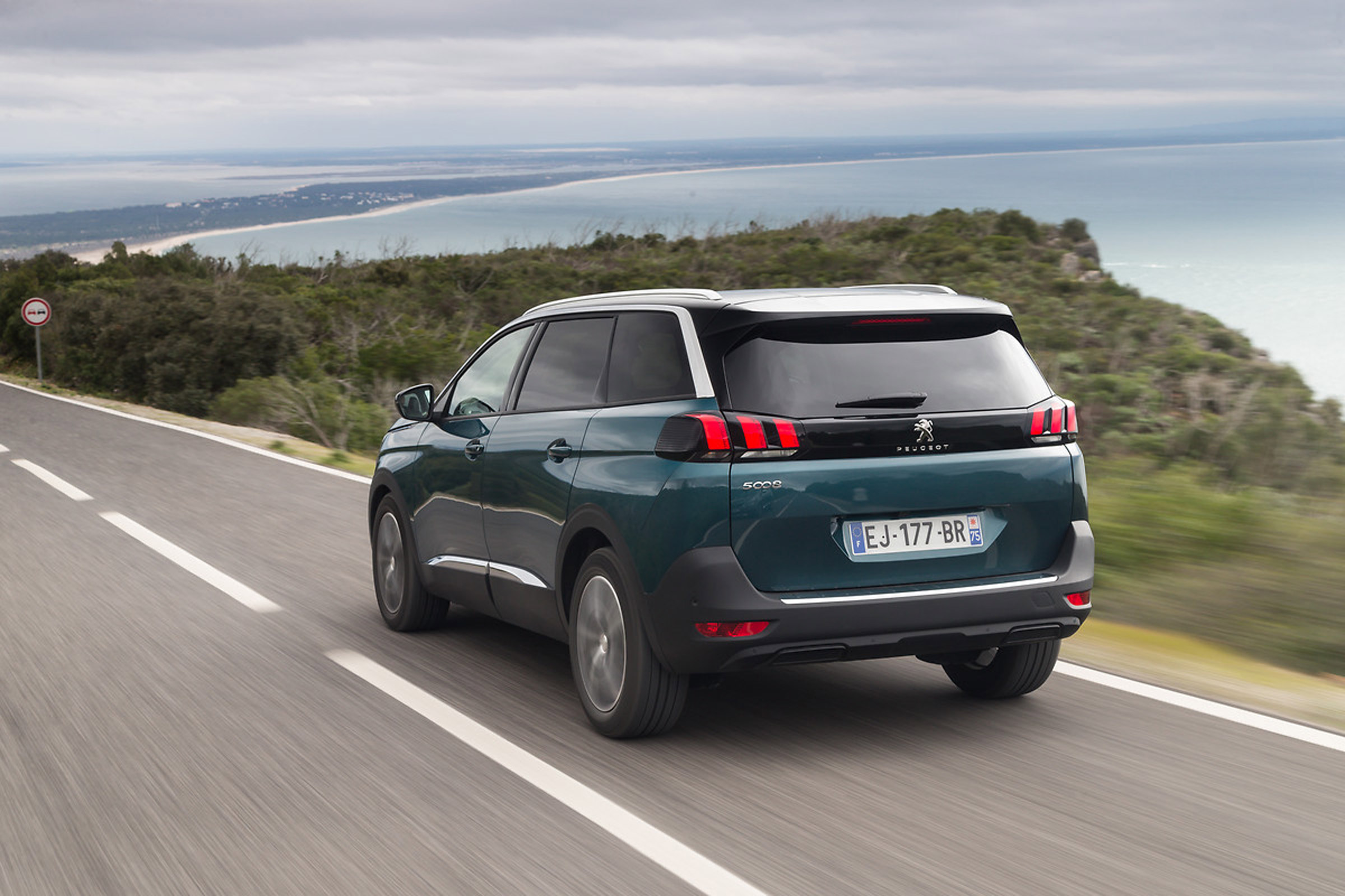 Peugeot 5008 2017 rear
