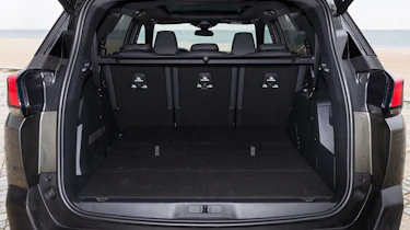 Peugeot 5008 2017 boot