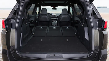 Peugeot 5008 2017 boot seats down