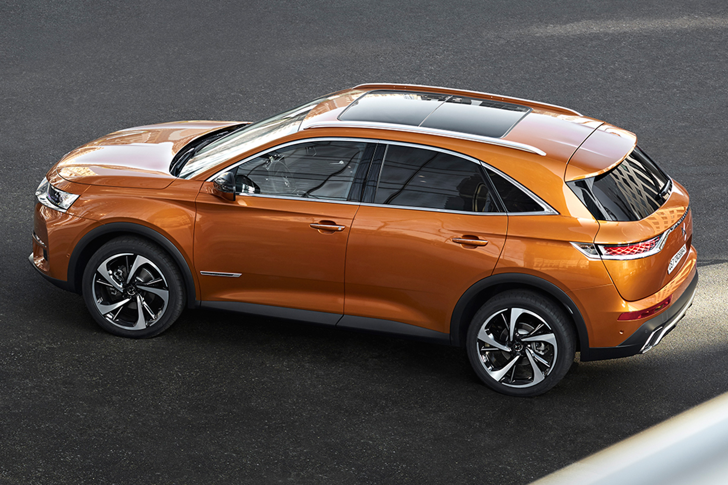 DS 7 Crossback - side
