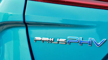 Toyota Prius Plug-In 2017 - badge