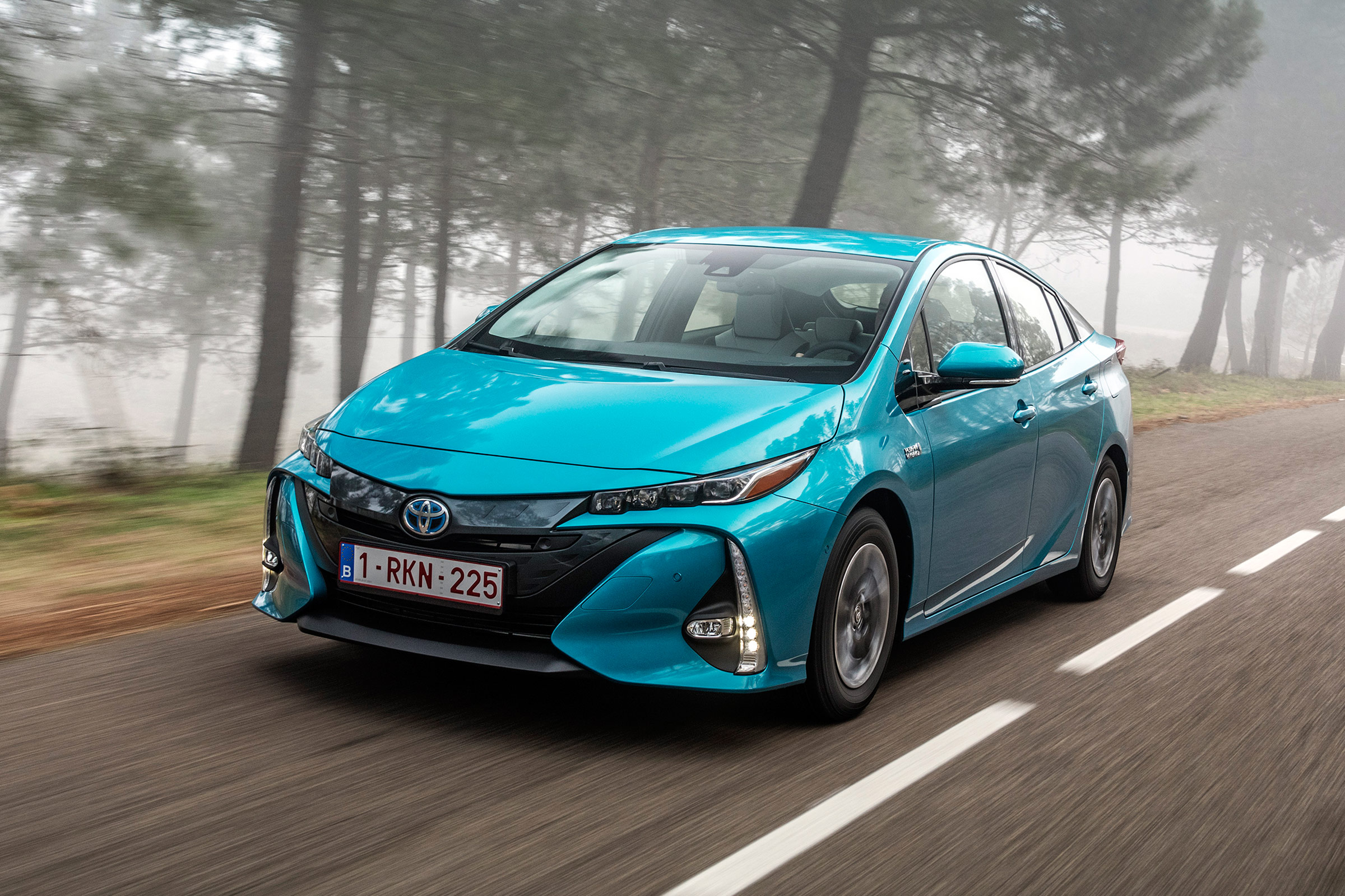 Toyota Prius Plug-In 2017 - front tracking