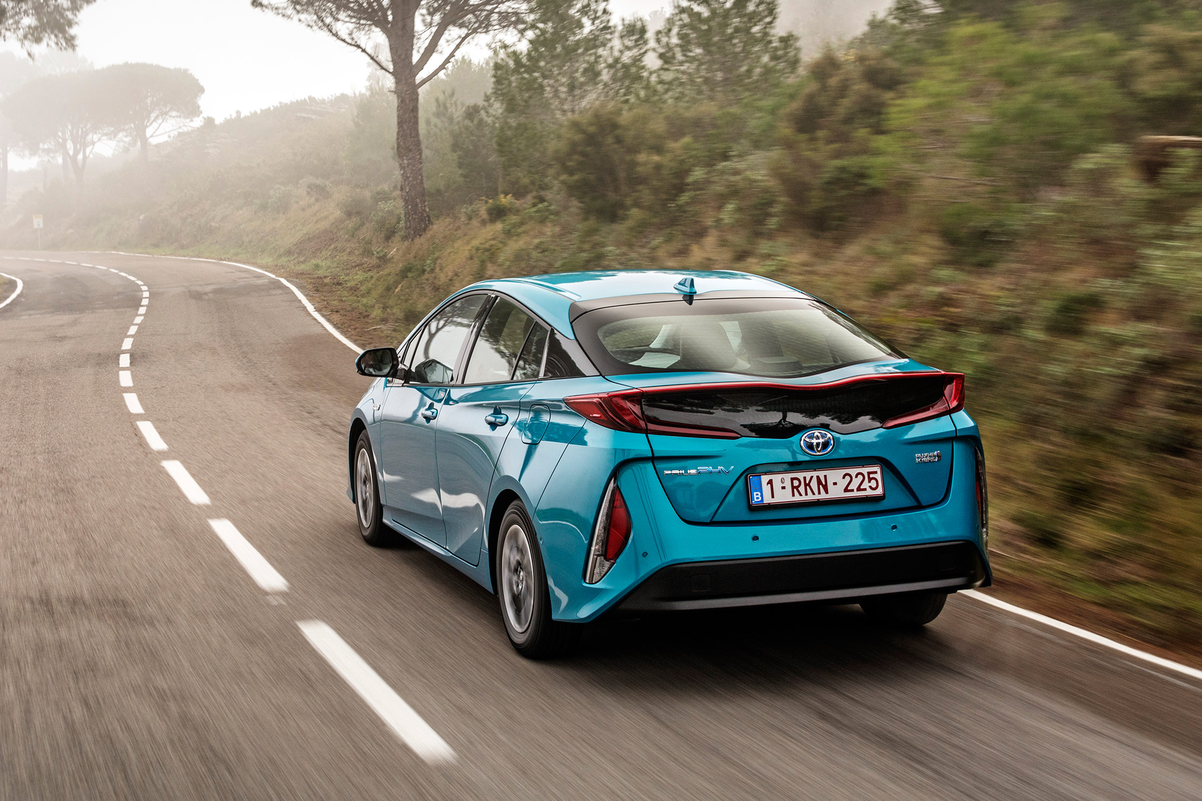 Toyota Prius Plug-In 2017 - rear tracking