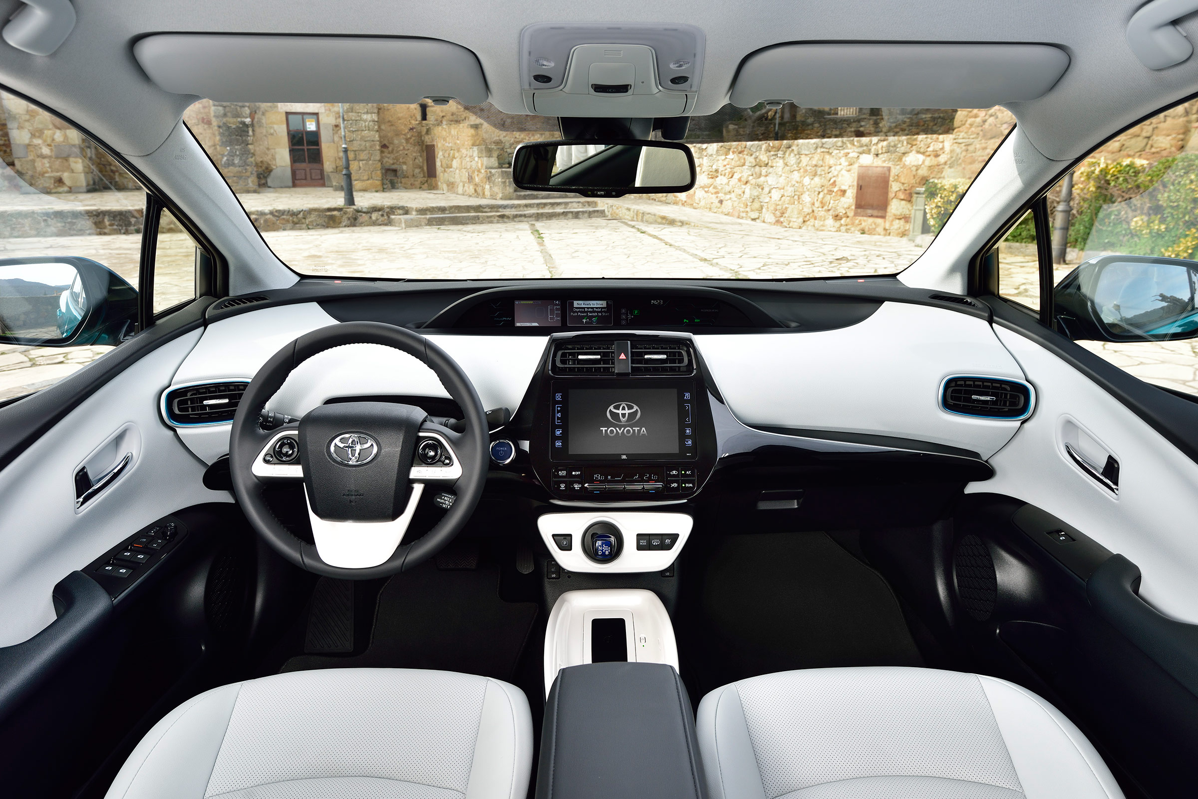 Toyota Prius Plug-In 2017 - interior