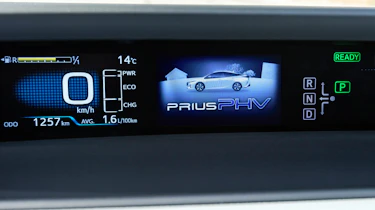 Toyota Prius Plug-In 2017 - instruments