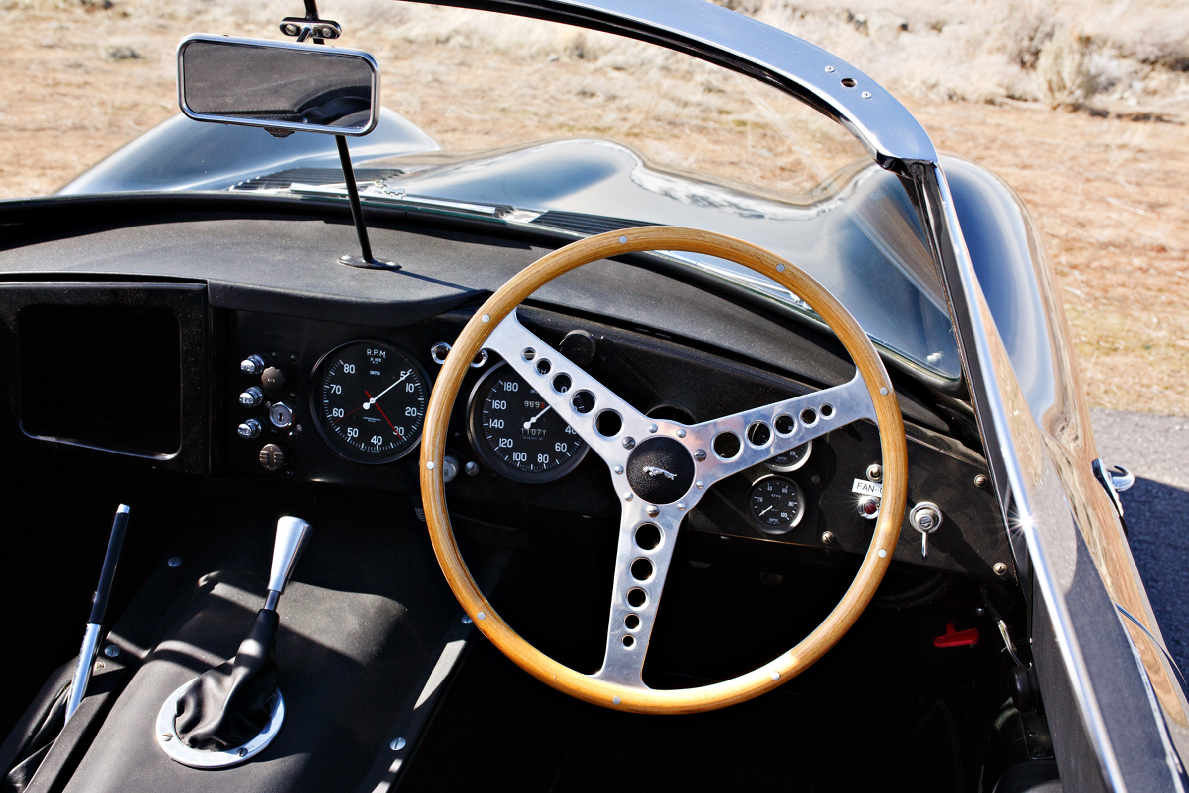 1957 Jaguar XKSS - dash