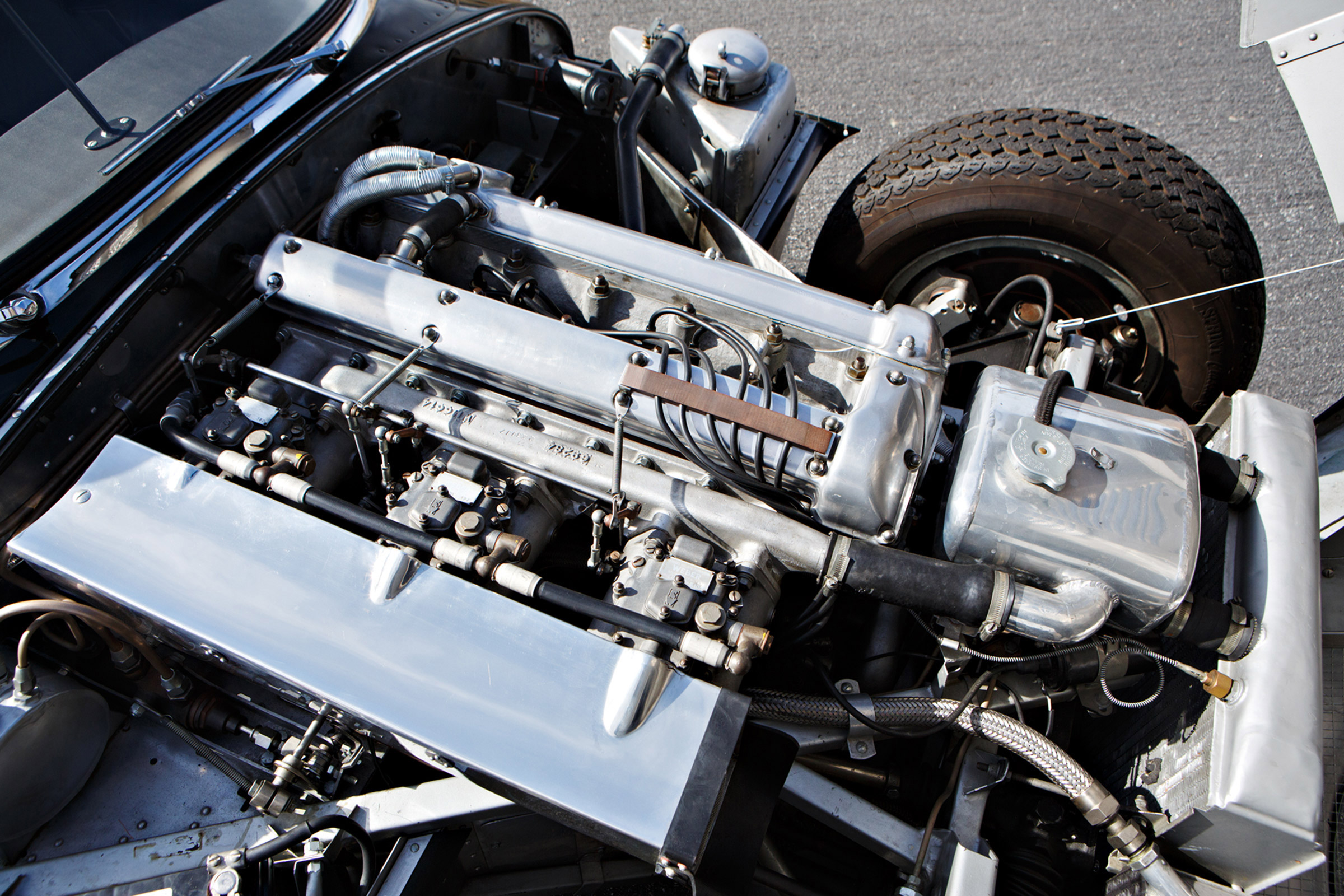 1957 Jaguar XKSS - engine