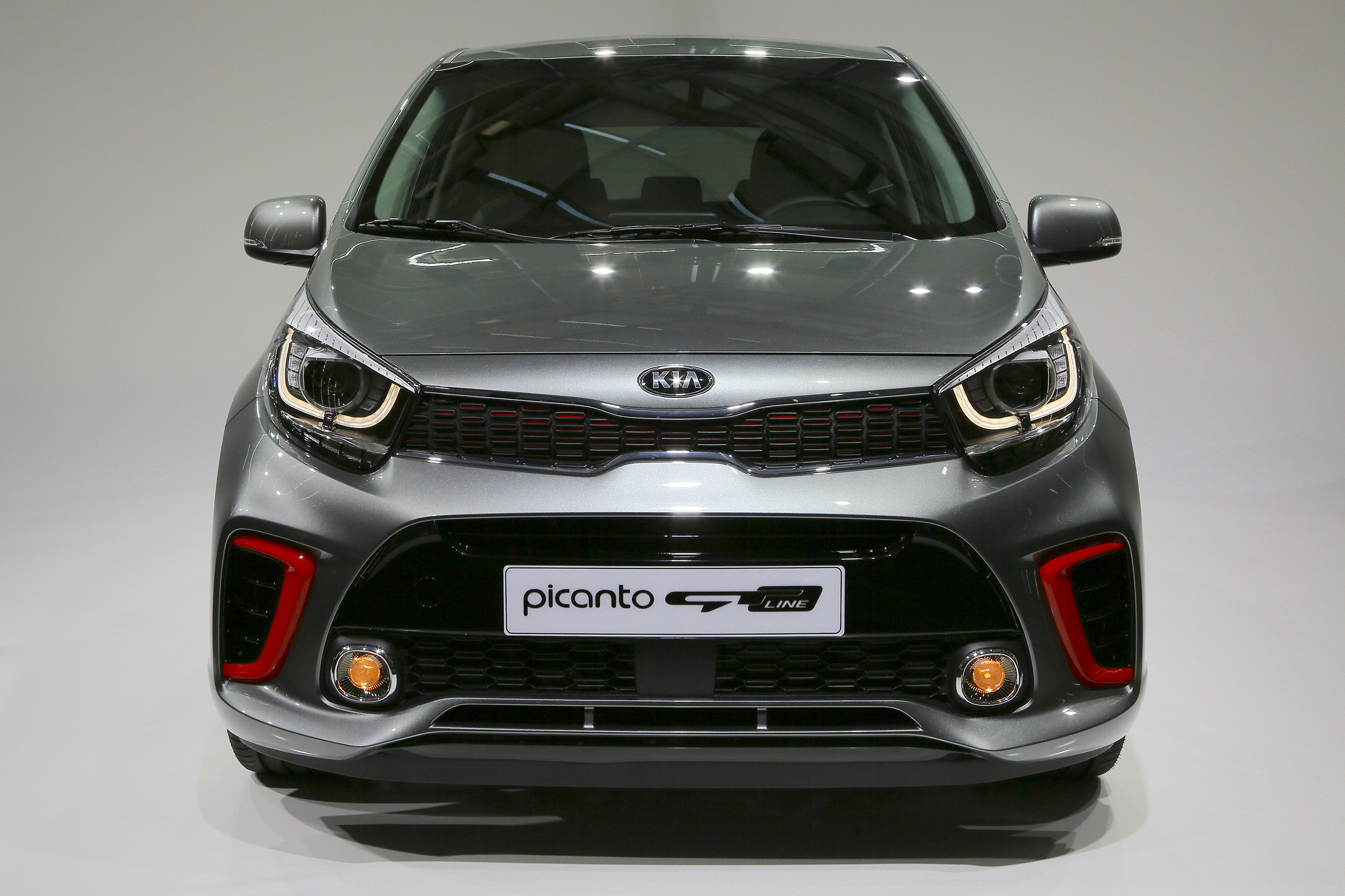 Kia Picanto GT Line 2017 - grey front detail