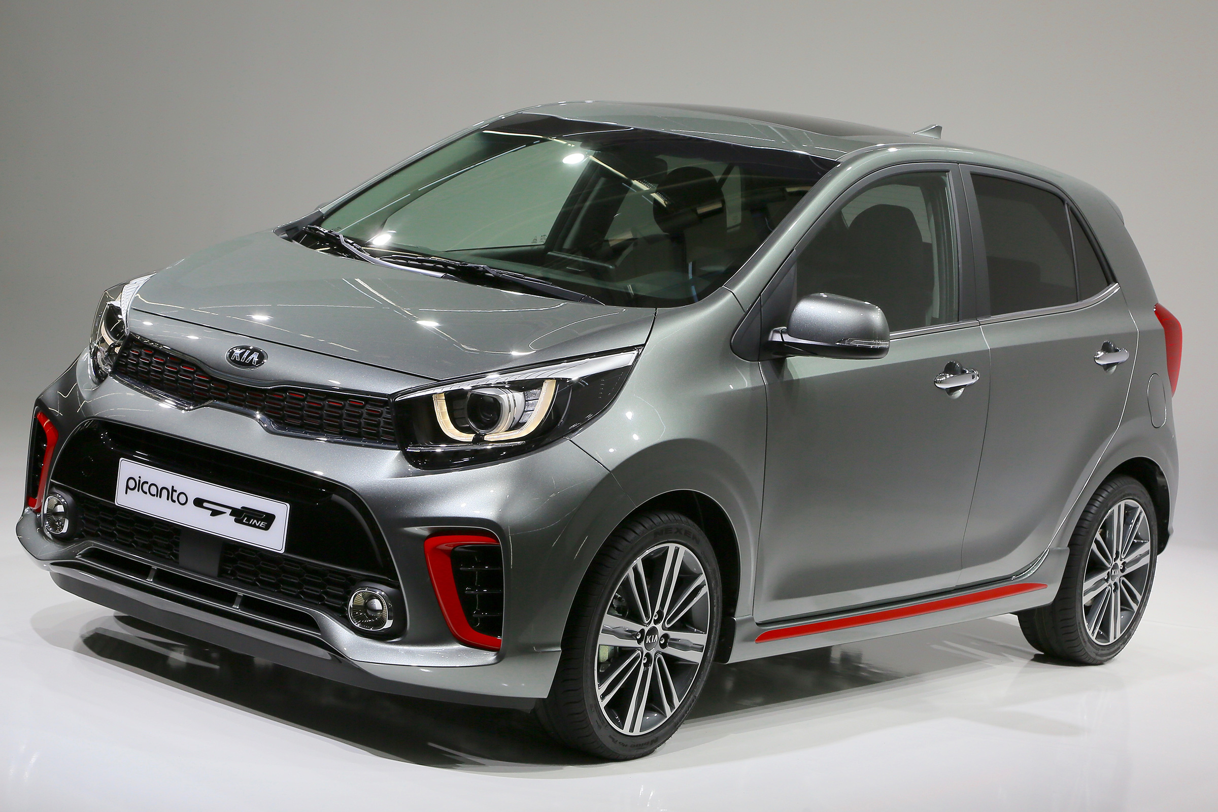 Kia Picanto GT Line 2017 - grey front quarter