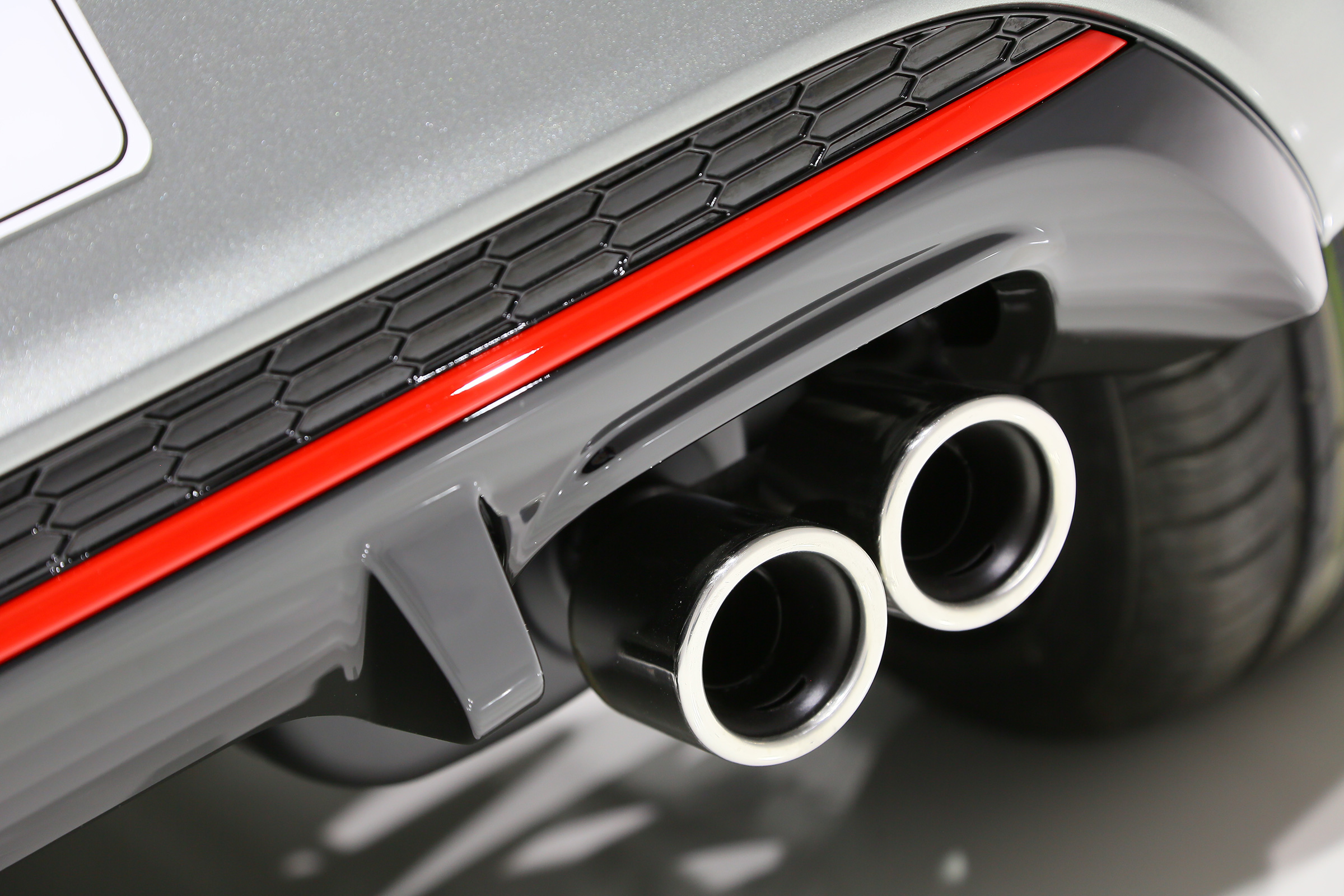 Kia Picanto GT Line 2017 - grey exhaust