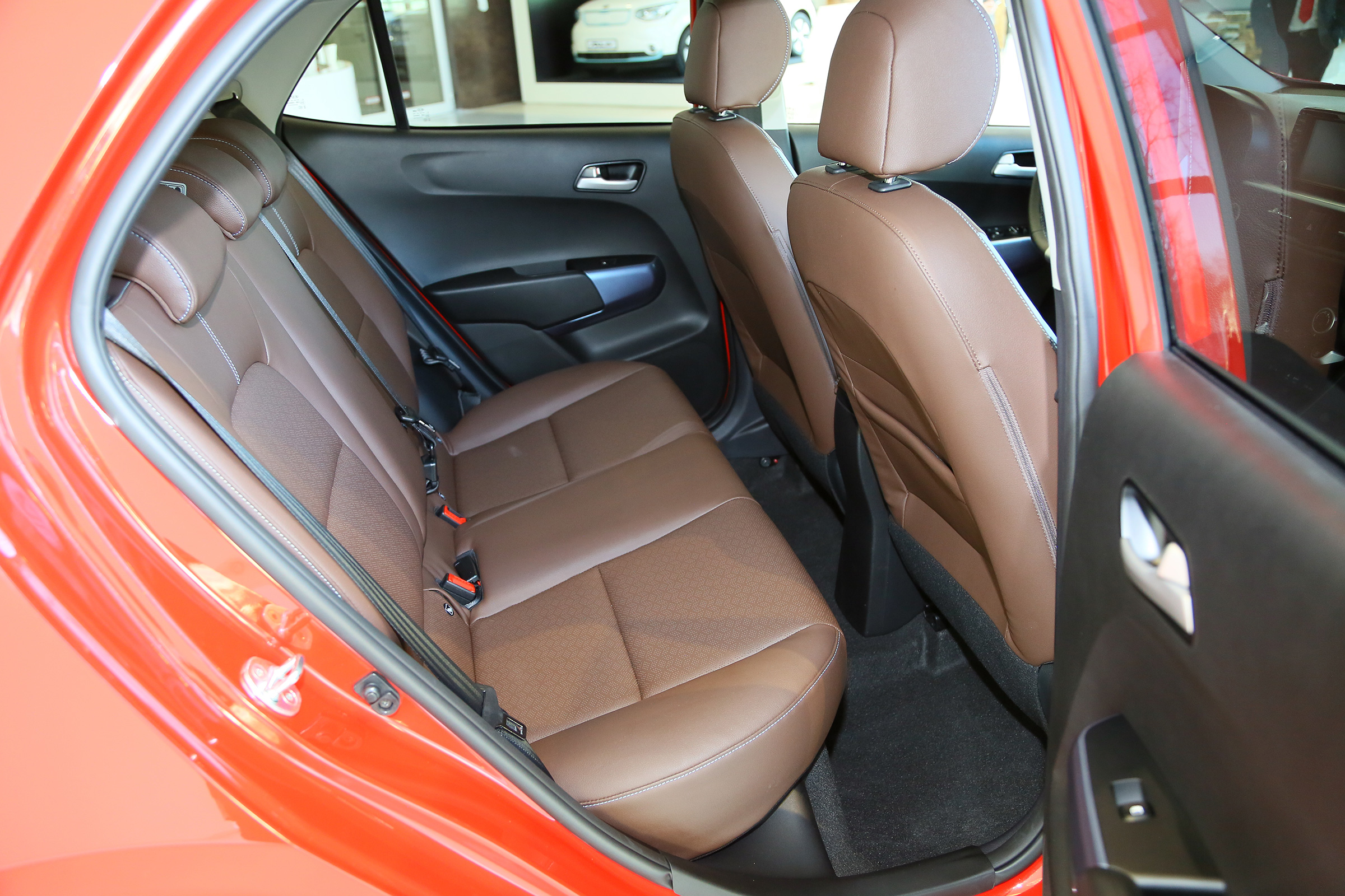Kia Picanto 2017 - red rear seats