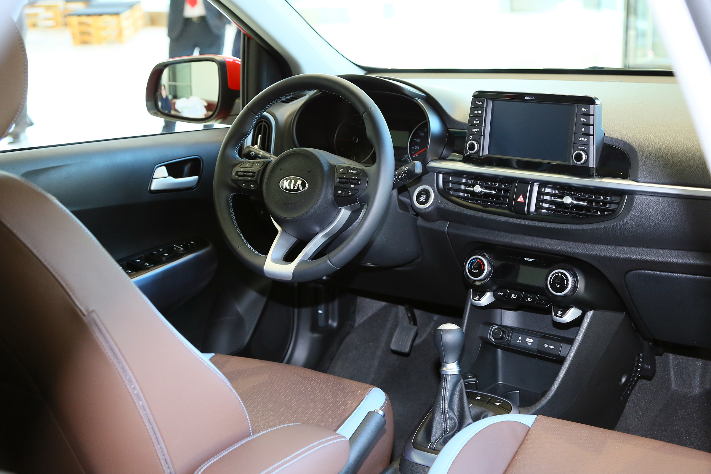 Kia Picanto 2017 - red interior