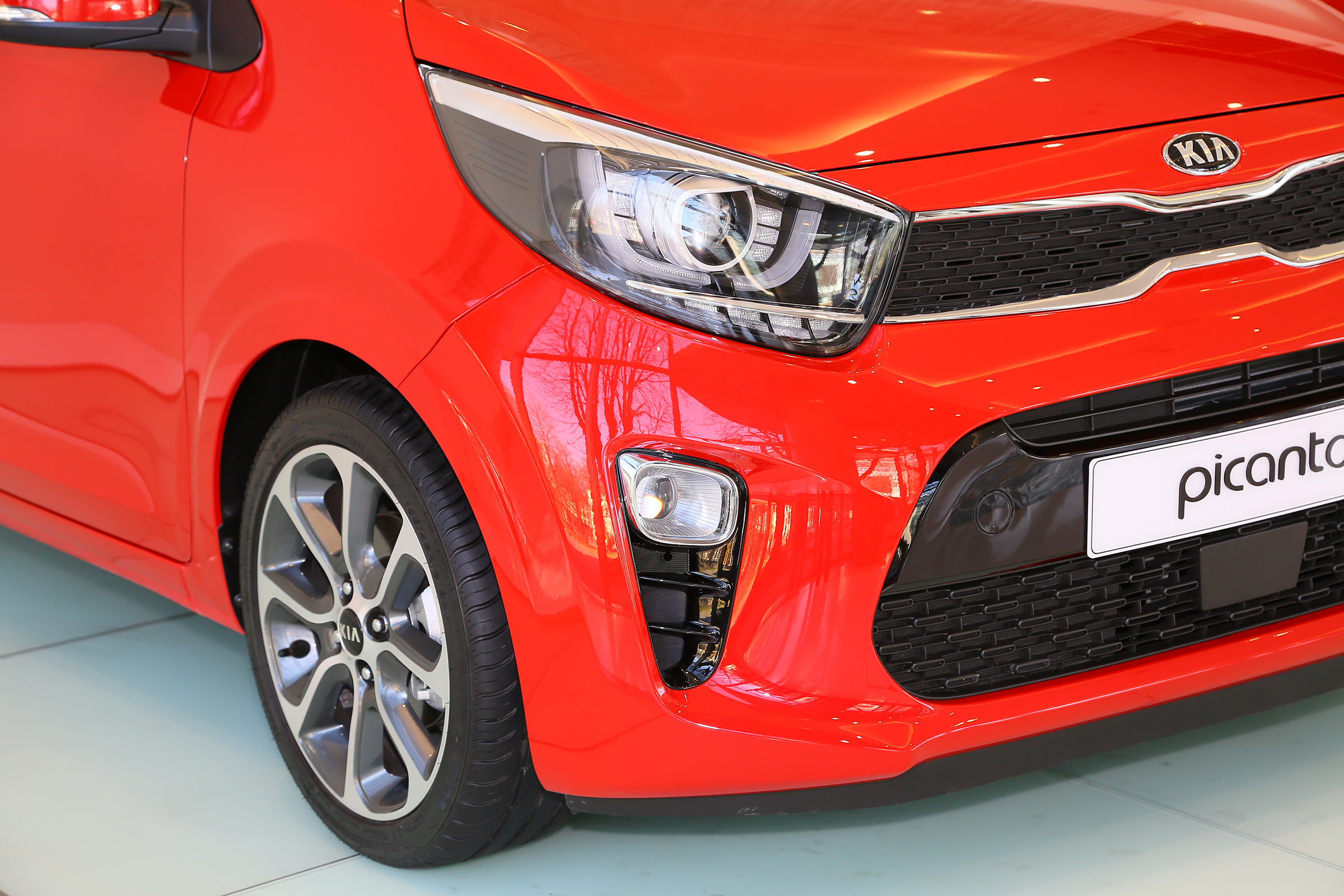 Kia Picanto 2017 - red front close