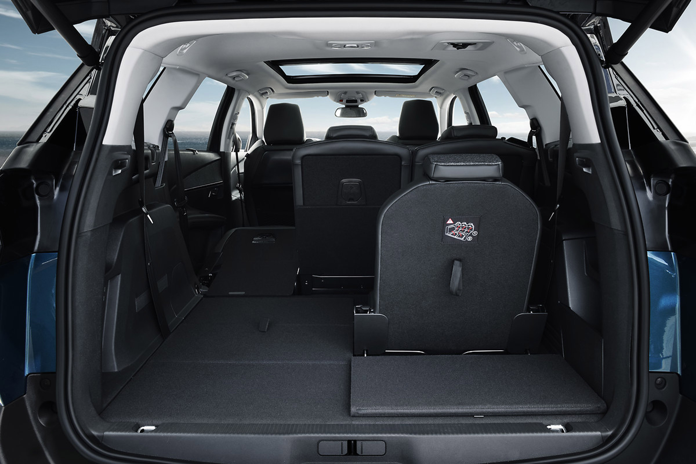 Peugeot 5008 2017 seats down