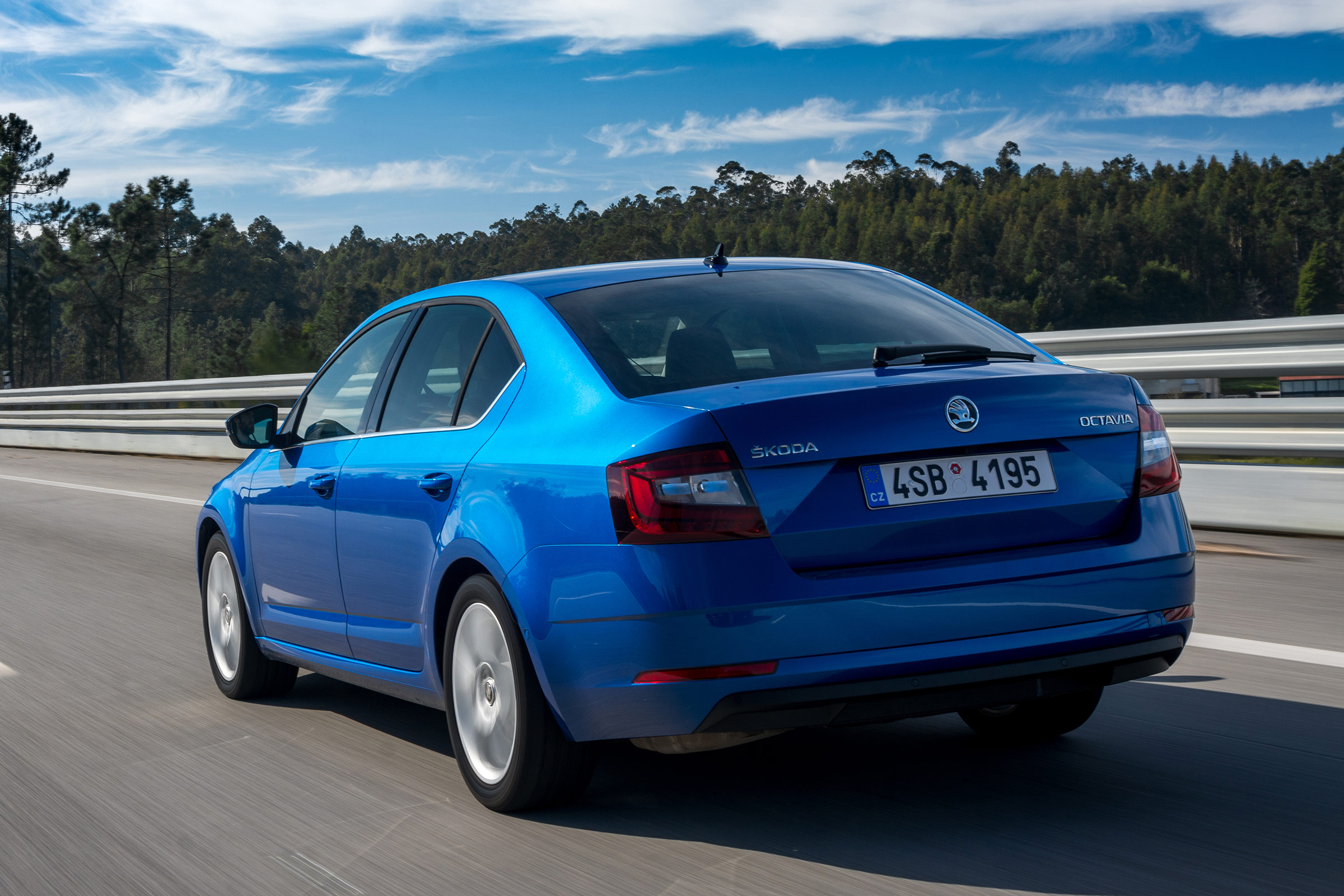 Skoda Octavia 2017 - rear tracking