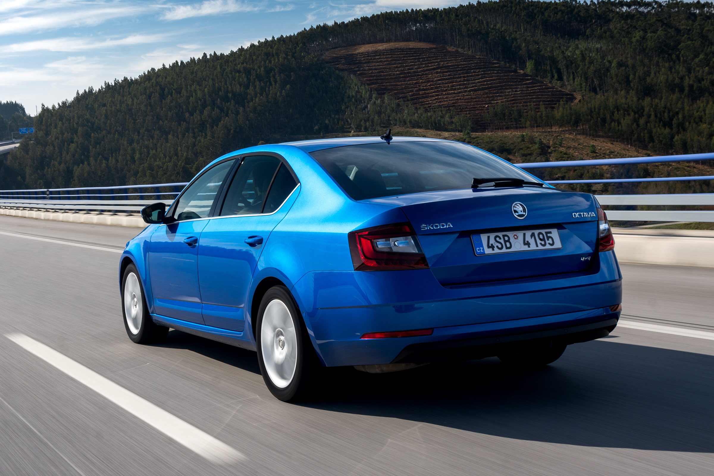 Skoda Octavia 2017 - rear tracking 2