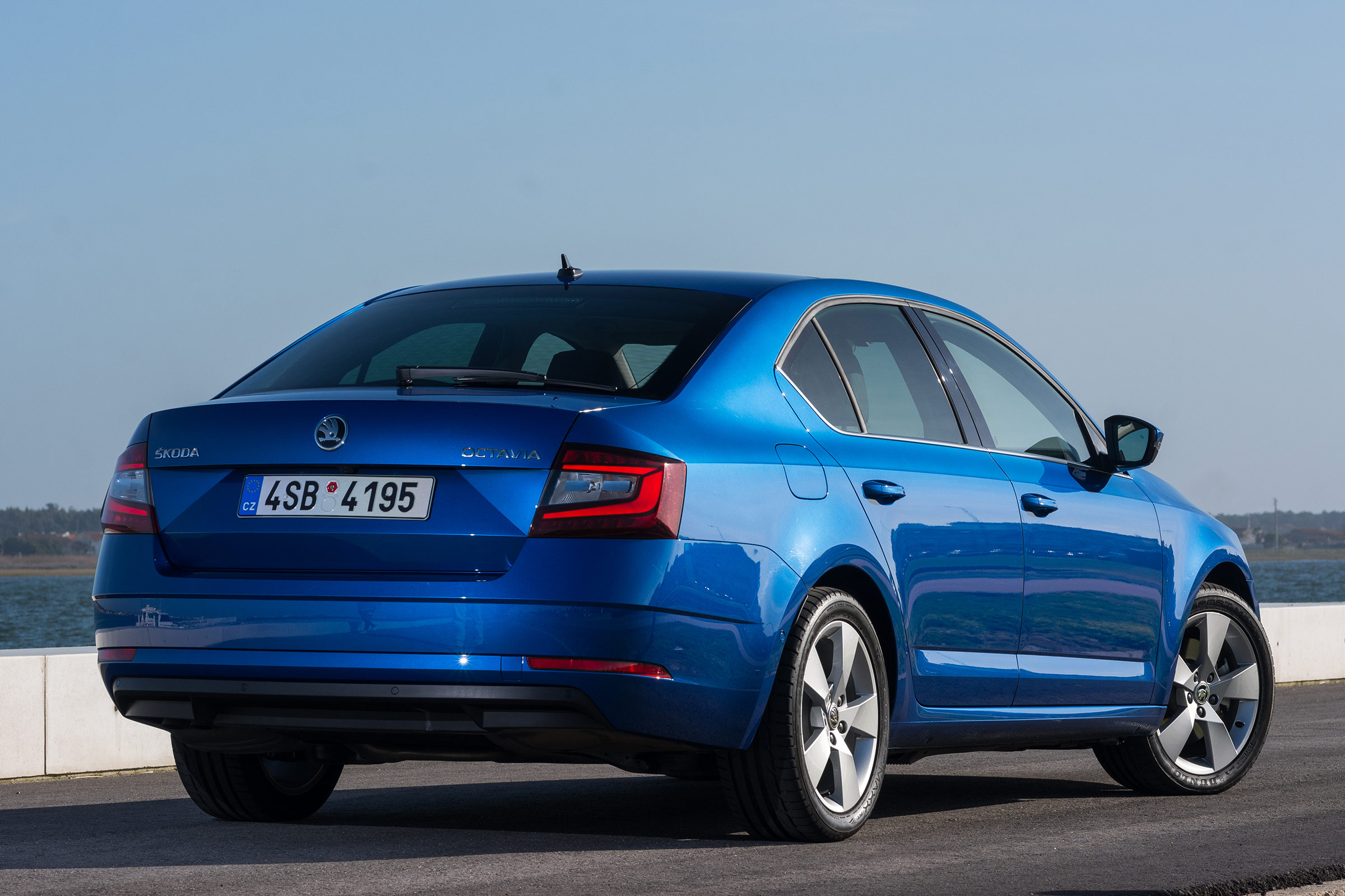 Skoda Octavia 2017 - rear quarter