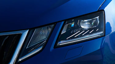 Skoda Octavia 2017 - headlight