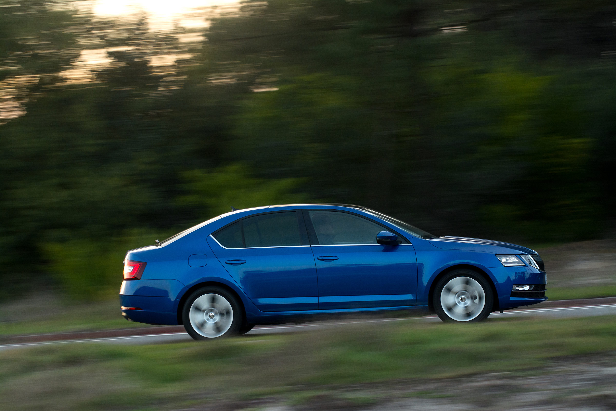 Skoda Octavia 2017 - side tracking
