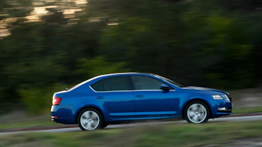 Skoda Octavia 2017 - side tracking