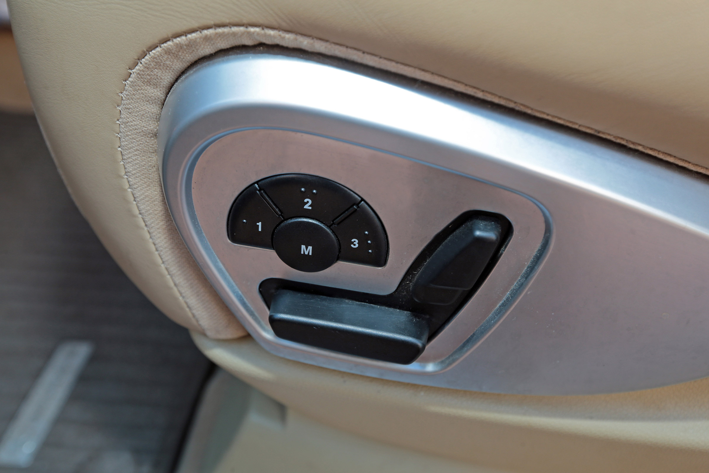 Used Mercedes M-Class - seat controls