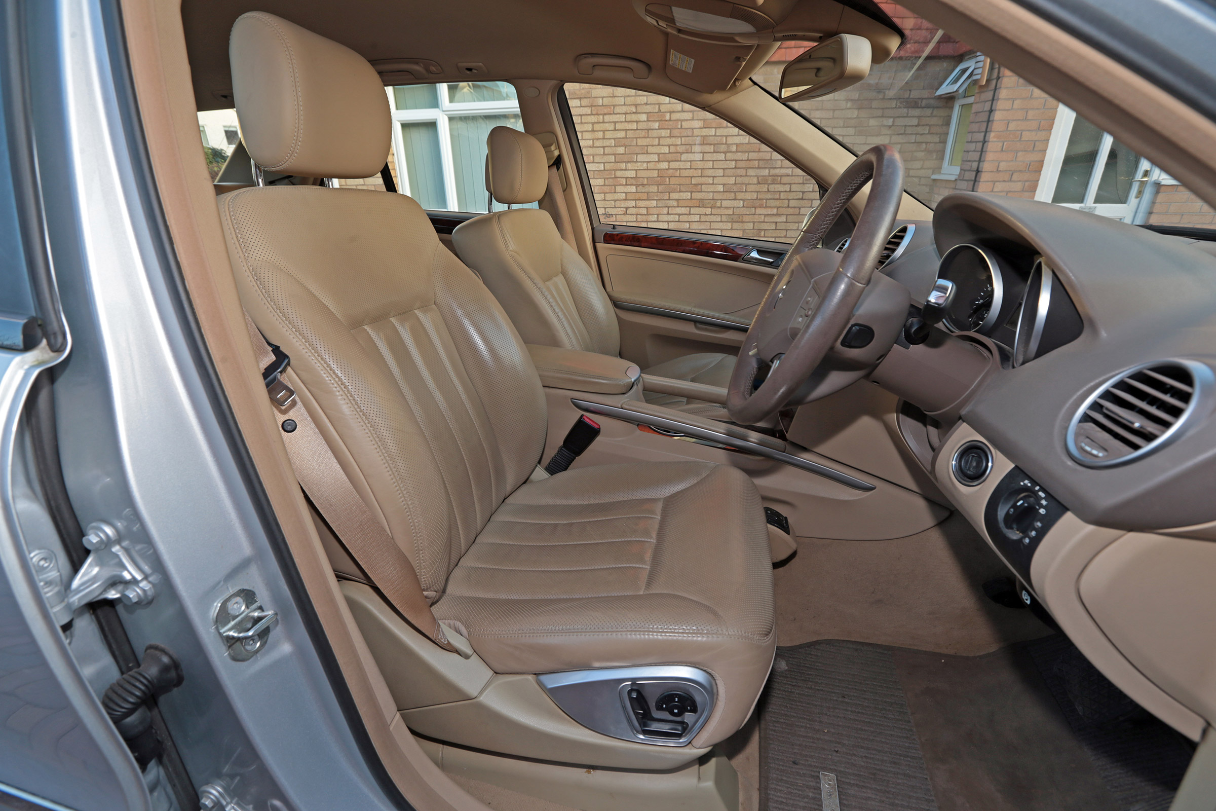 Used Mercedes M-Class - front seats