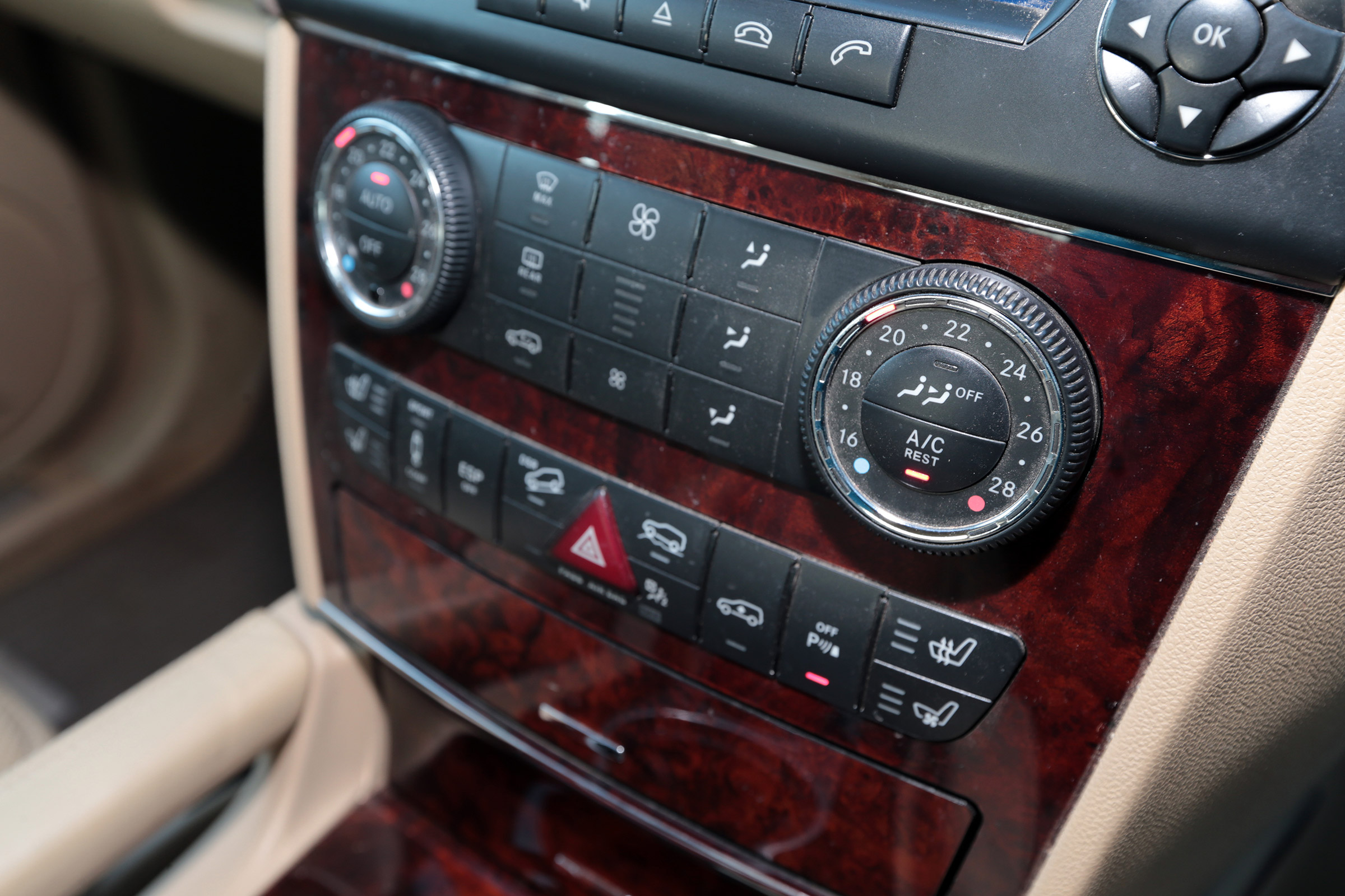 Used Mercedes M-Class - centre console