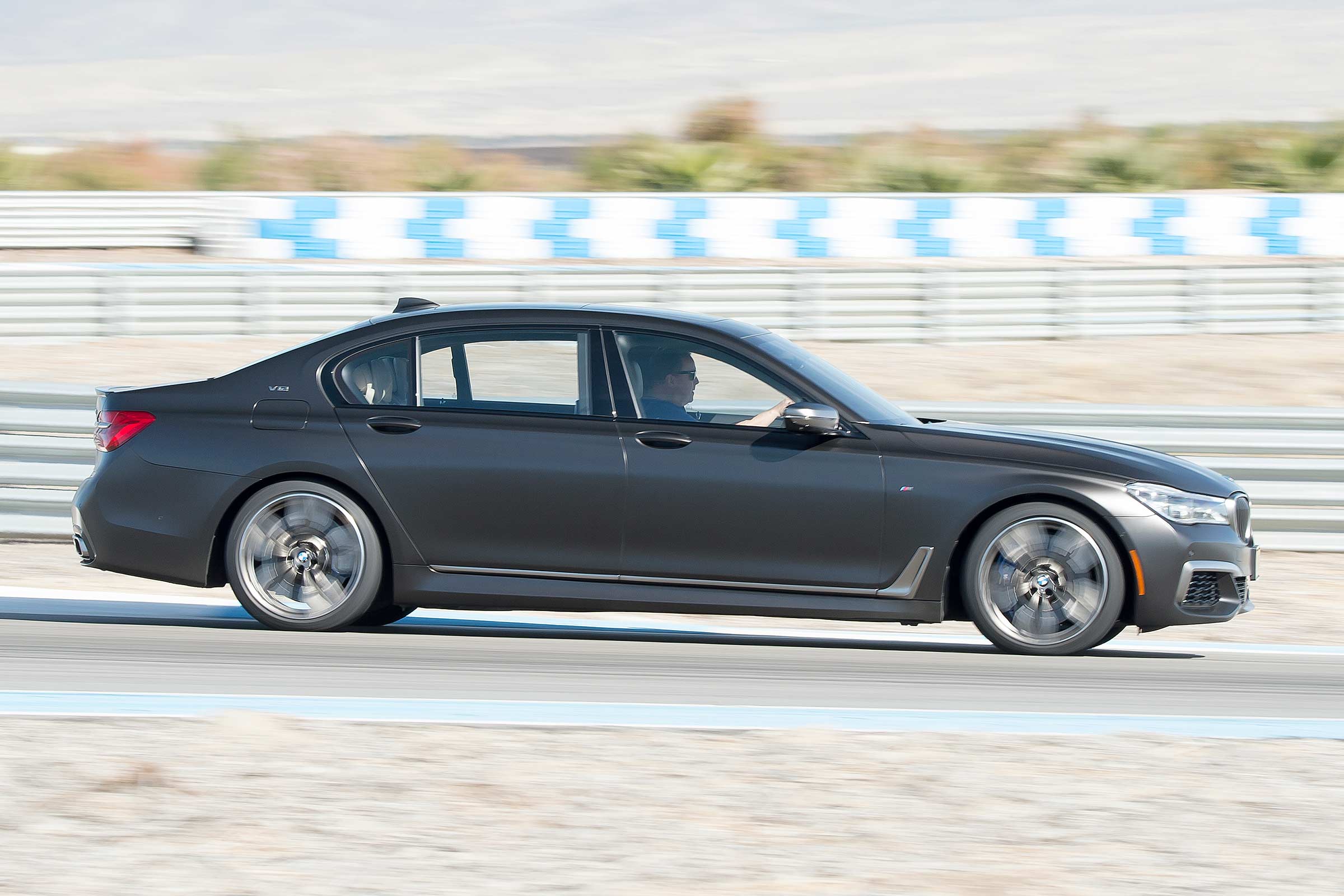 BMW 7 Series 760Li - side tracking