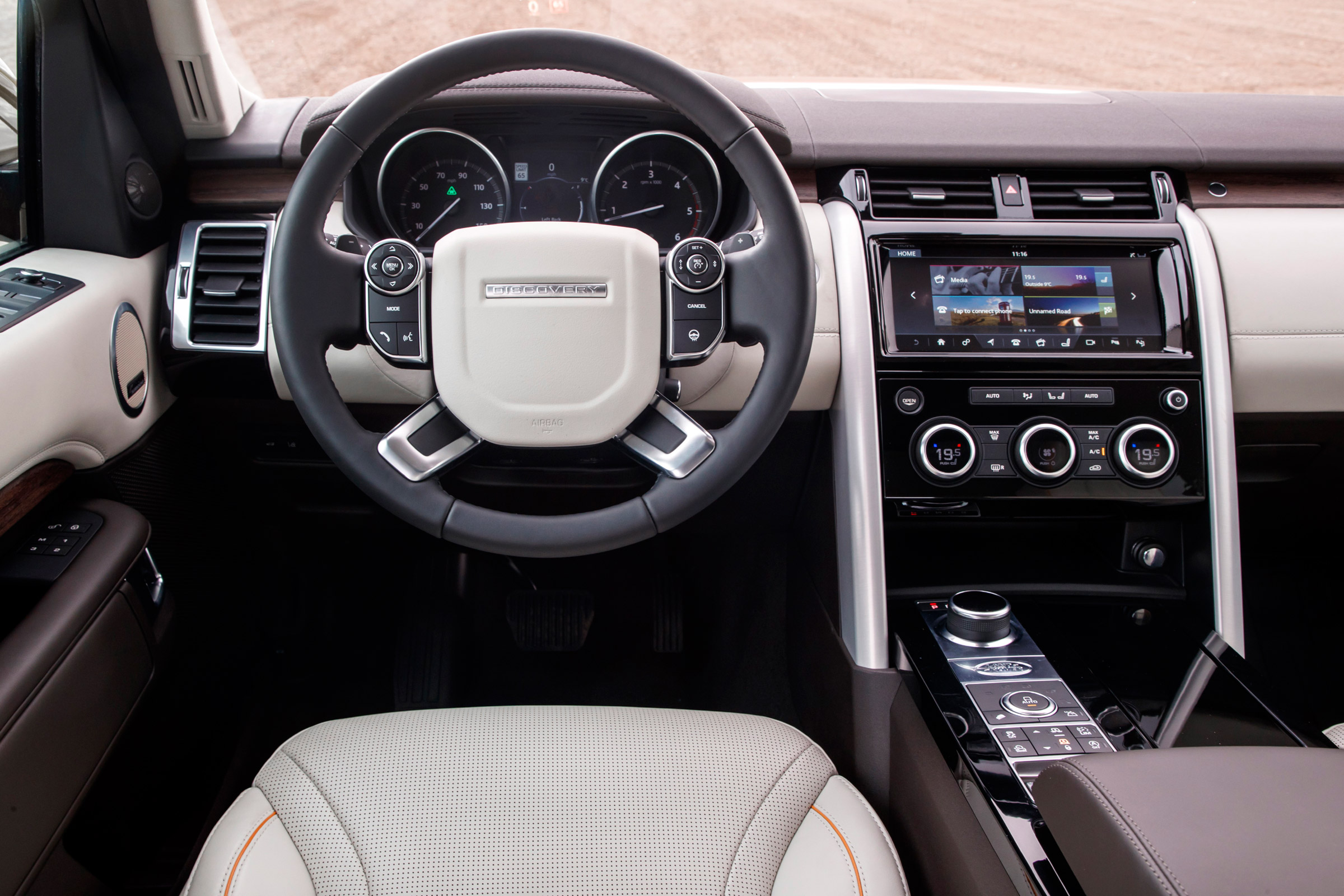 Land Rover Discovery 2017 interior