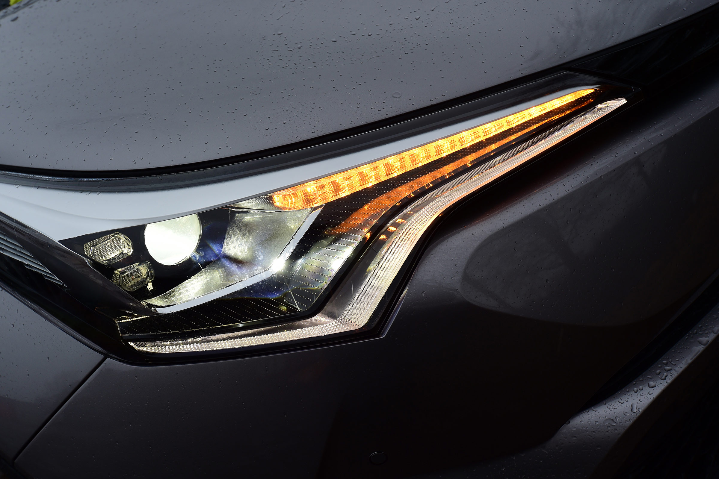 Toyota C-HT 1.2 Icon 2017 - headlight