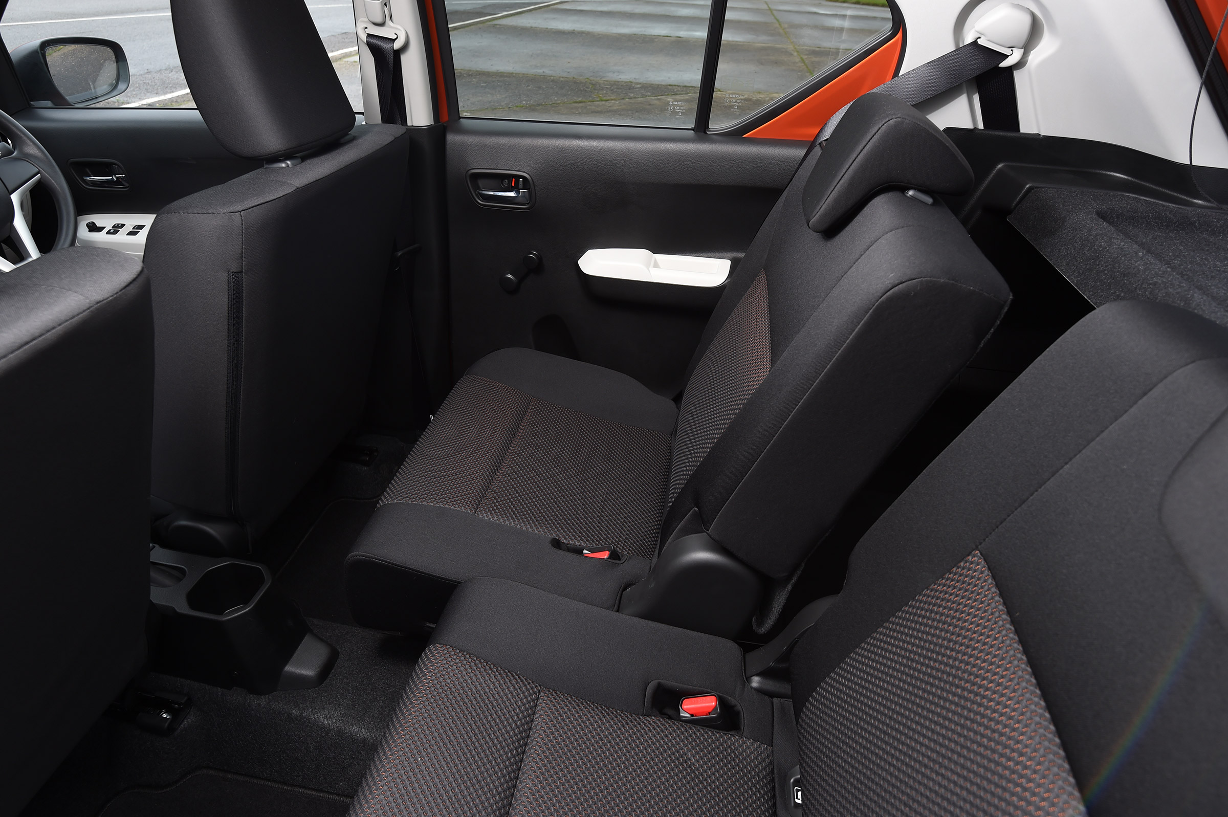 Suzuki Ignis - back seats