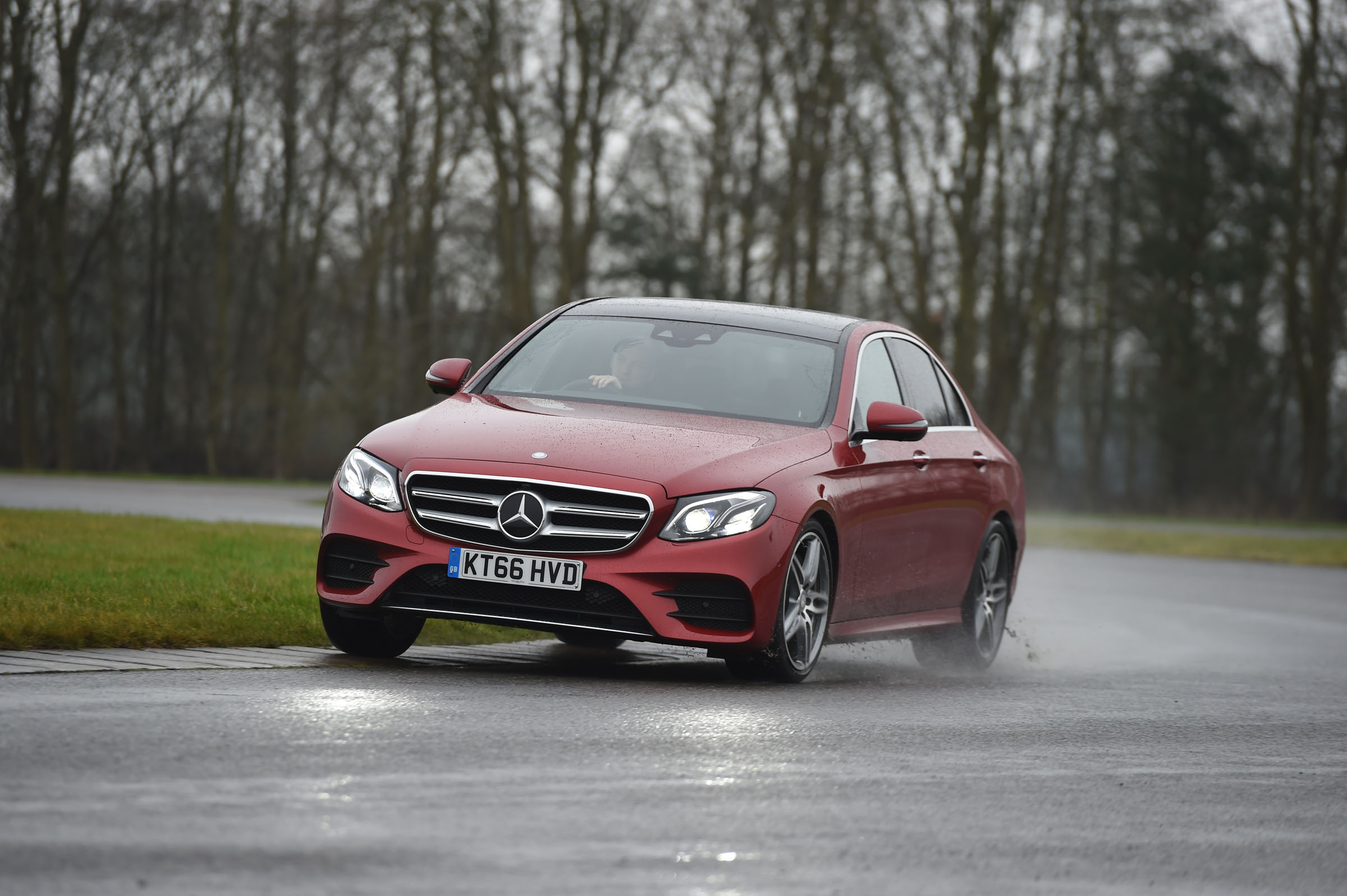 Mercedes E-Class E 220d AMG Line 2017 - front cornering