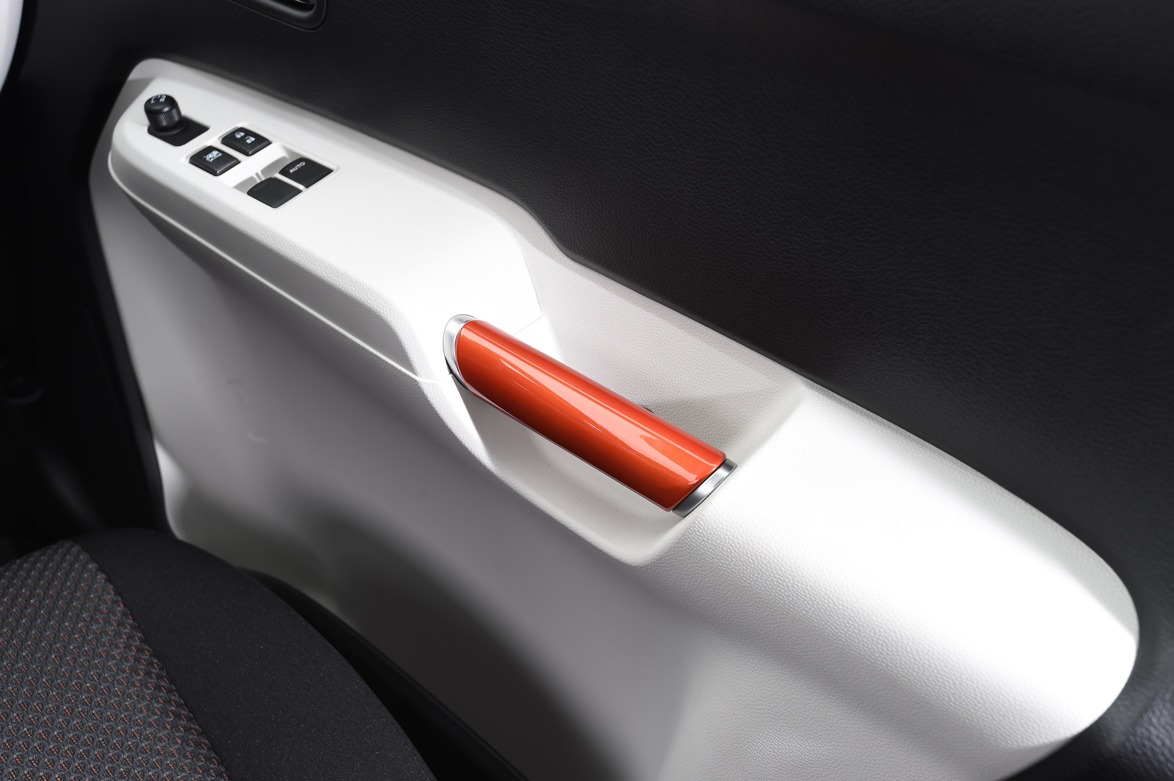 Suzuki Ignis - door handle