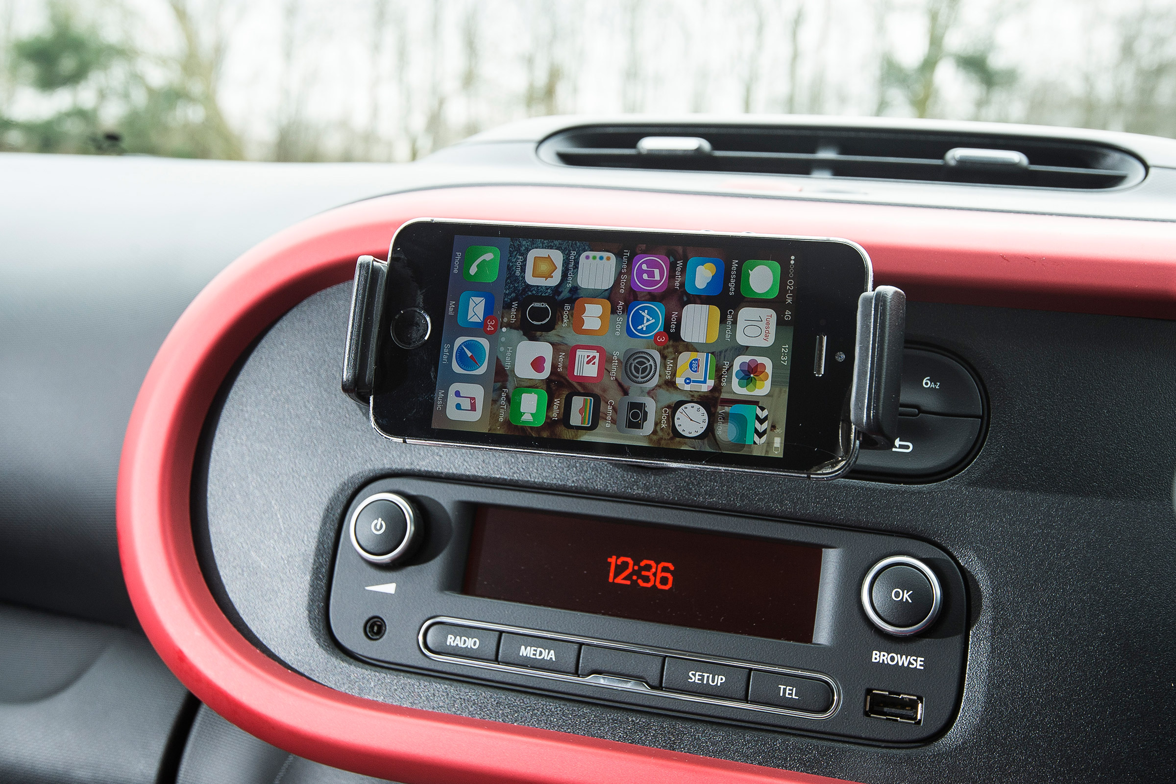 Renault Twingo - phone holder