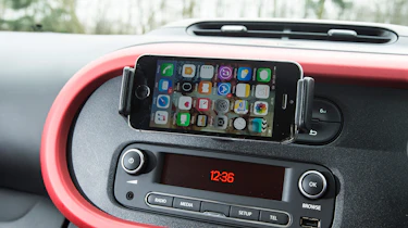 Renault Twingo - phone holder