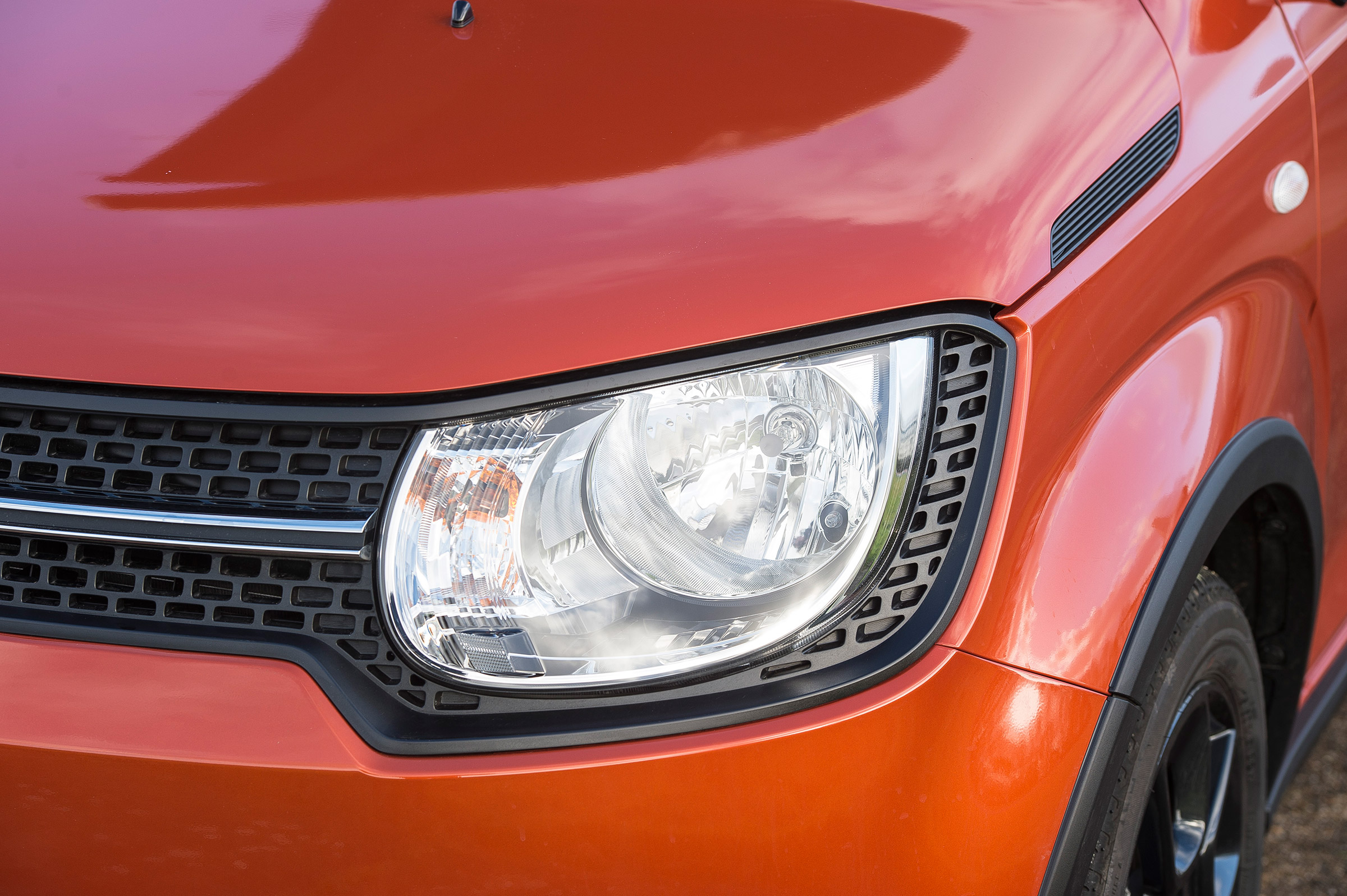 Suzuki Ignis - front light