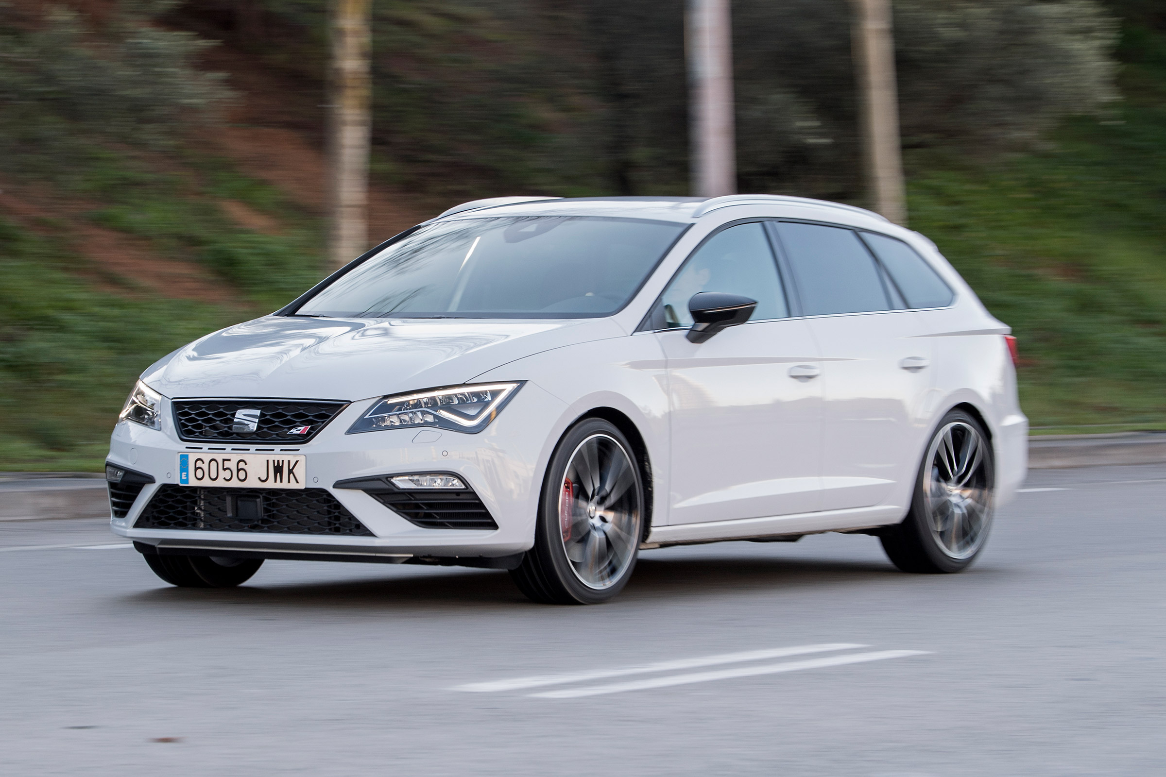 SEAT Leon ST Cupra 300 - front