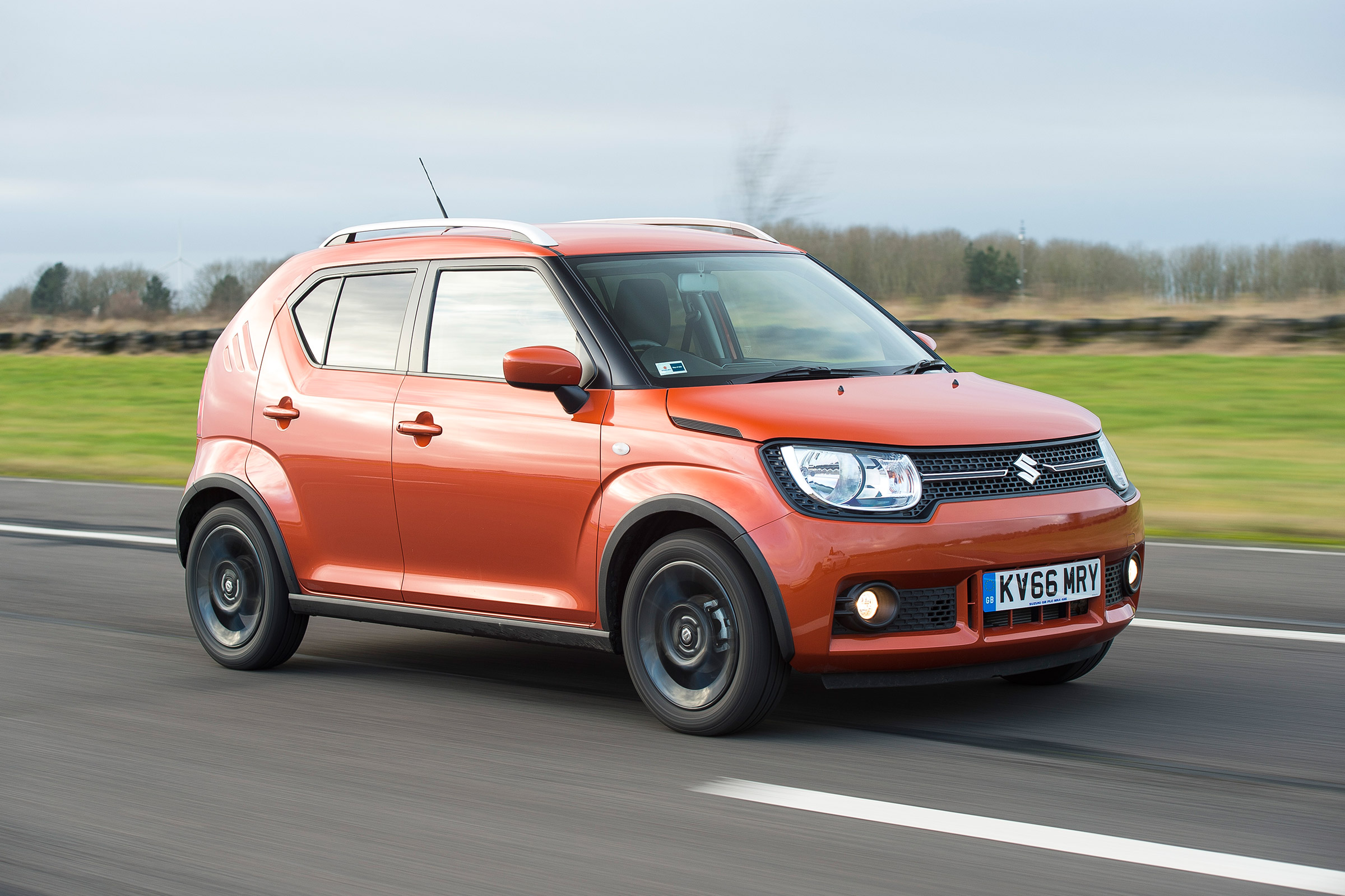 Suzuki Ignis - front action