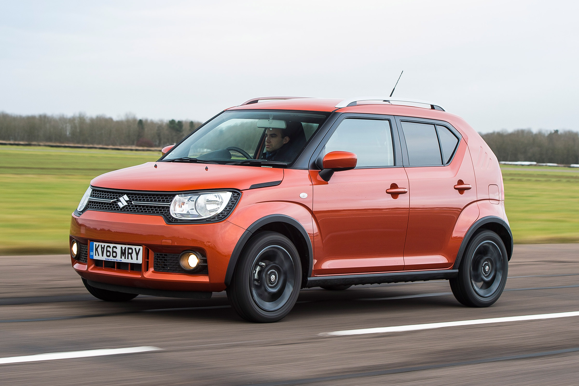 Suzuki Ignis - front