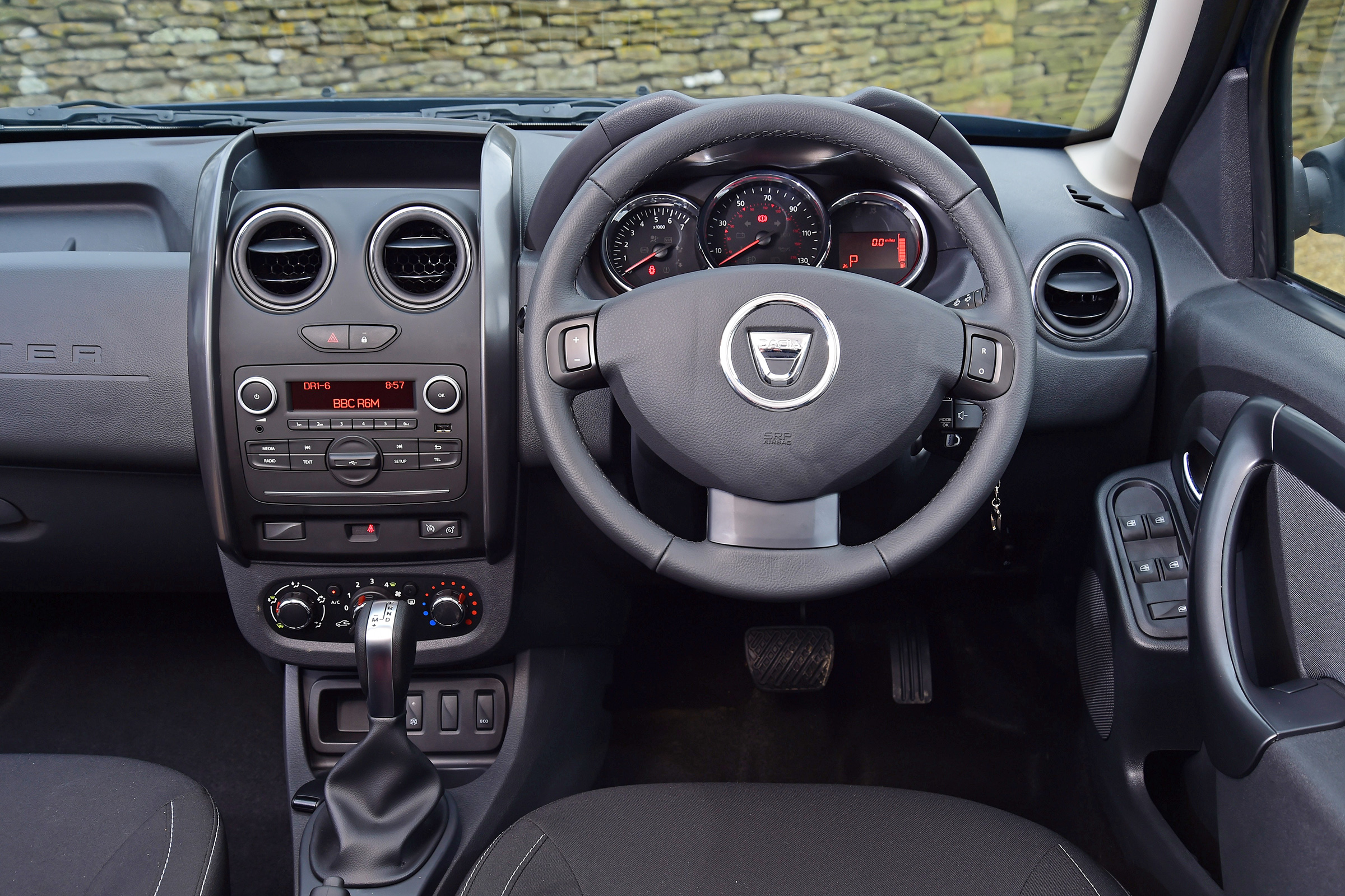 Dacia Duster automatic 2017 - interior